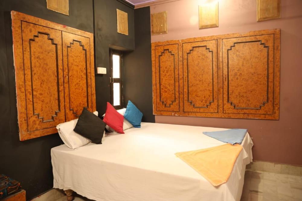 Хостел Santkripa Backpackers 400 Mtr From Railway Station Джодхпур Экстерьер фото