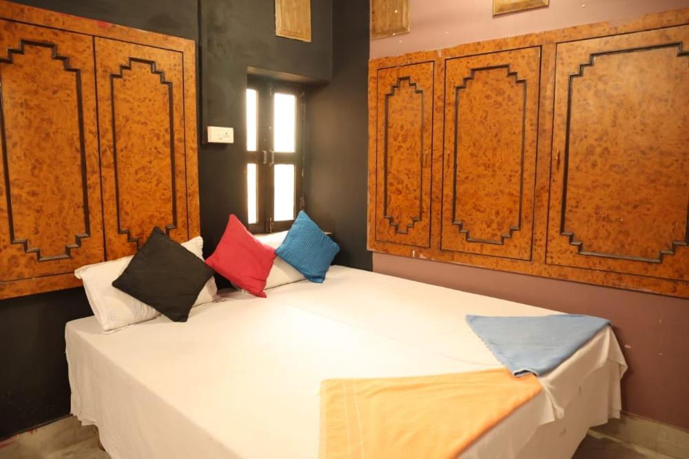 Хостел Santkripa Backpackers 400 Mtr From Railway Station Джодхпур Экстерьер фото