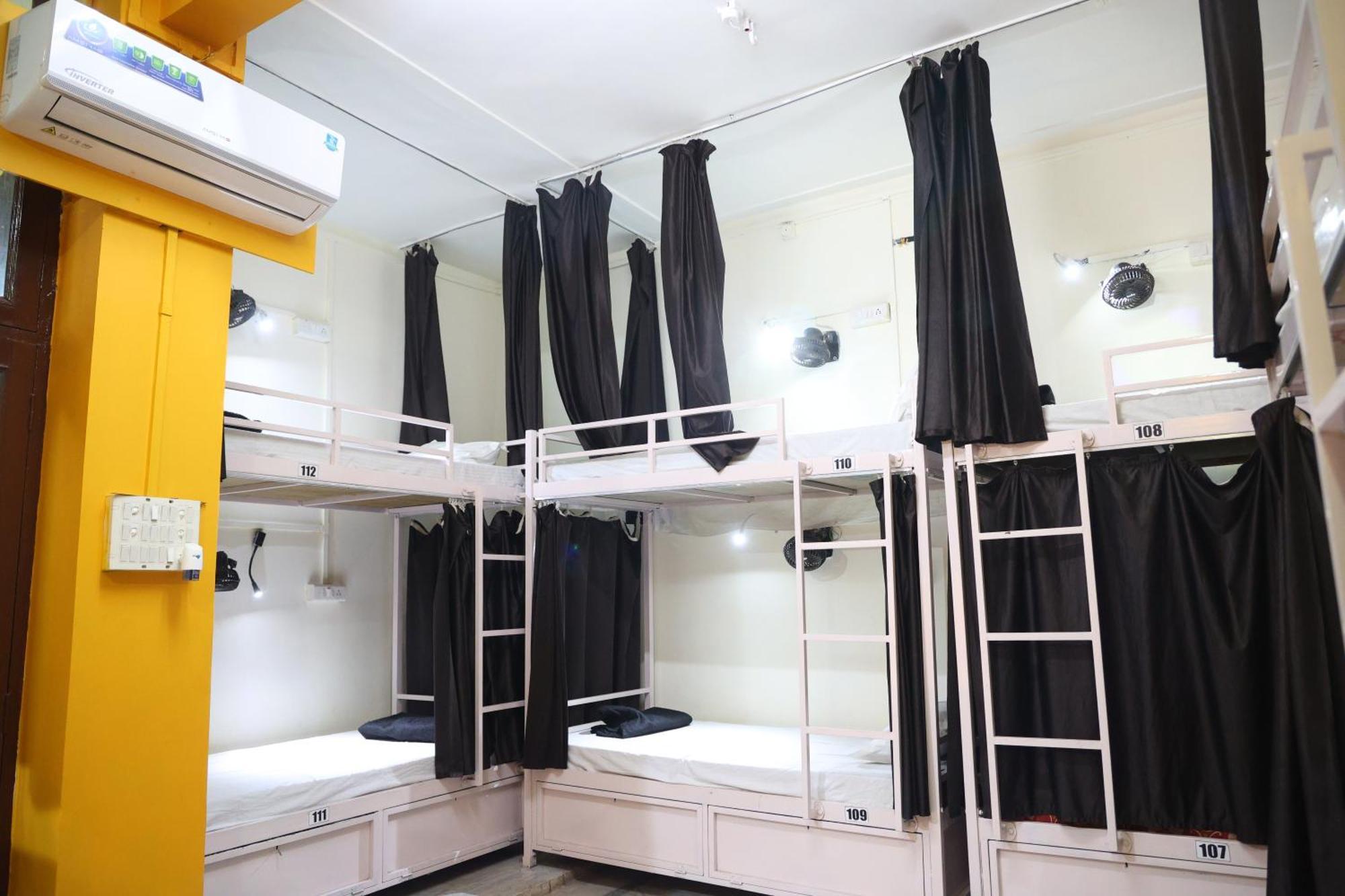 Хостел Santkripa Backpackers 400 Mtr From Railway Station Джодхпур Экстерьер фото