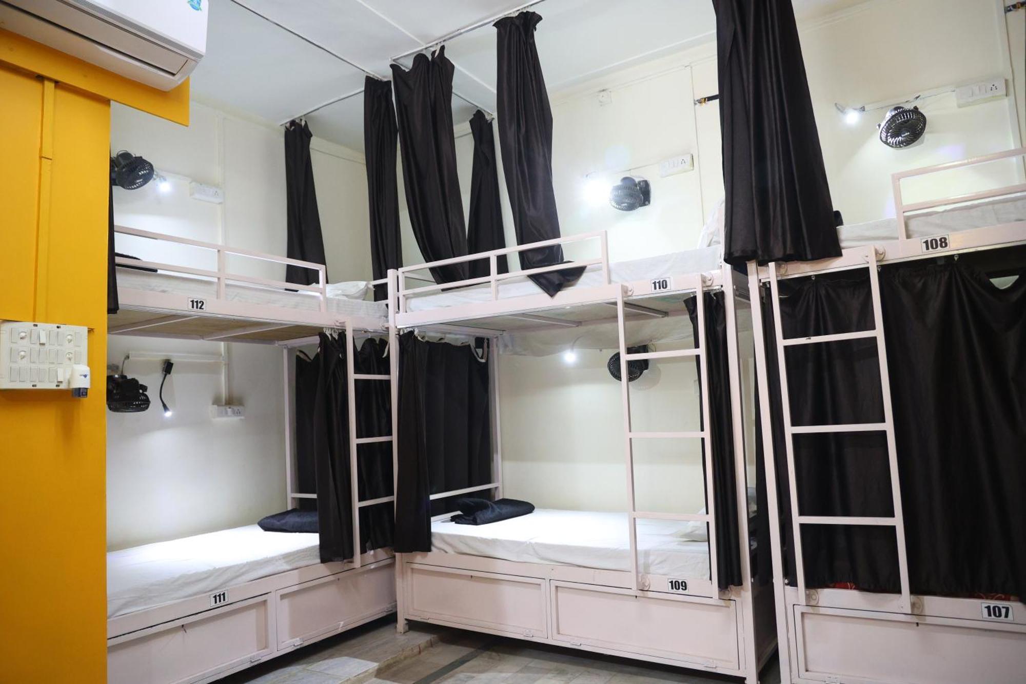 Хостел Santkripa Backpackers 400 Mtr From Railway Station Джодхпур Экстерьер фото
