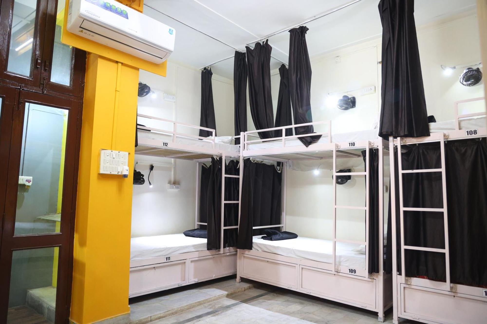 Хостел Santkripa Backpackers 400 Mtr From Railway Station Джодхпур Экстерьер фото