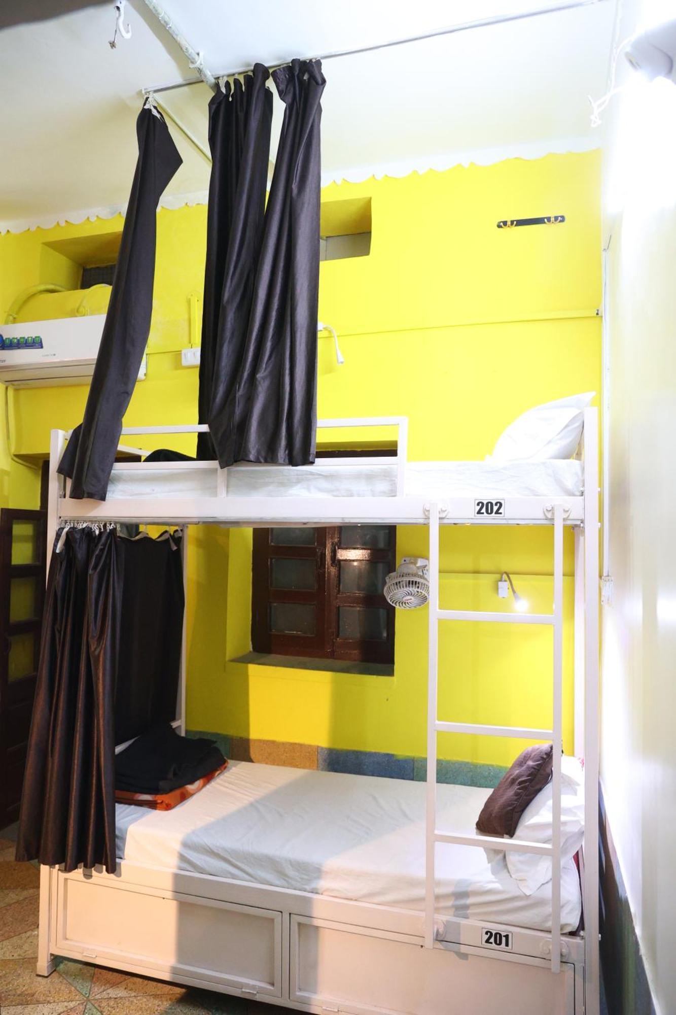 Хостел Santkripa Backpackers 400 Mtr From Railway Station Джодхпур Экстерьер фото